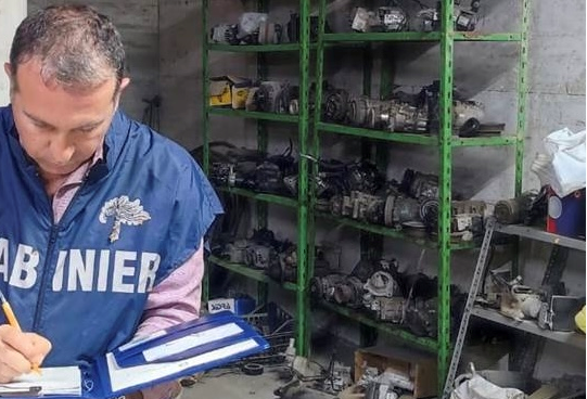 Teano. Officina abusiva e rifiuti pericolosi scoperti dai Carabinieri